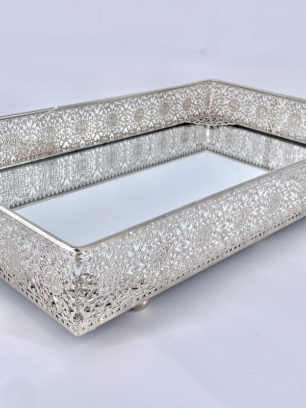 Tabuleiro Espelhado Retangular com Detalhes Prateados - Sofisticação e Brilho na Medida Certa