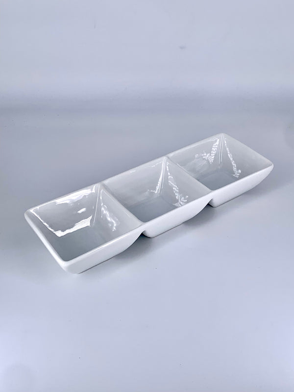 Prato Retangular com 3 Divisórias - Praticidade e Organização à Mesa