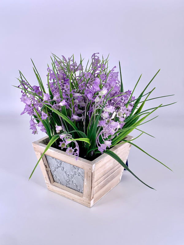 Vaso com Lavandas Decorativas – Delicadeza e Charme para Seu Ambiente