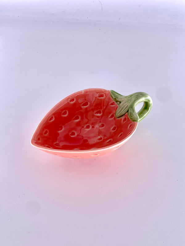 Prato Decorativo em Forma de Morango - Alegria e Cor à Sua Mesa!